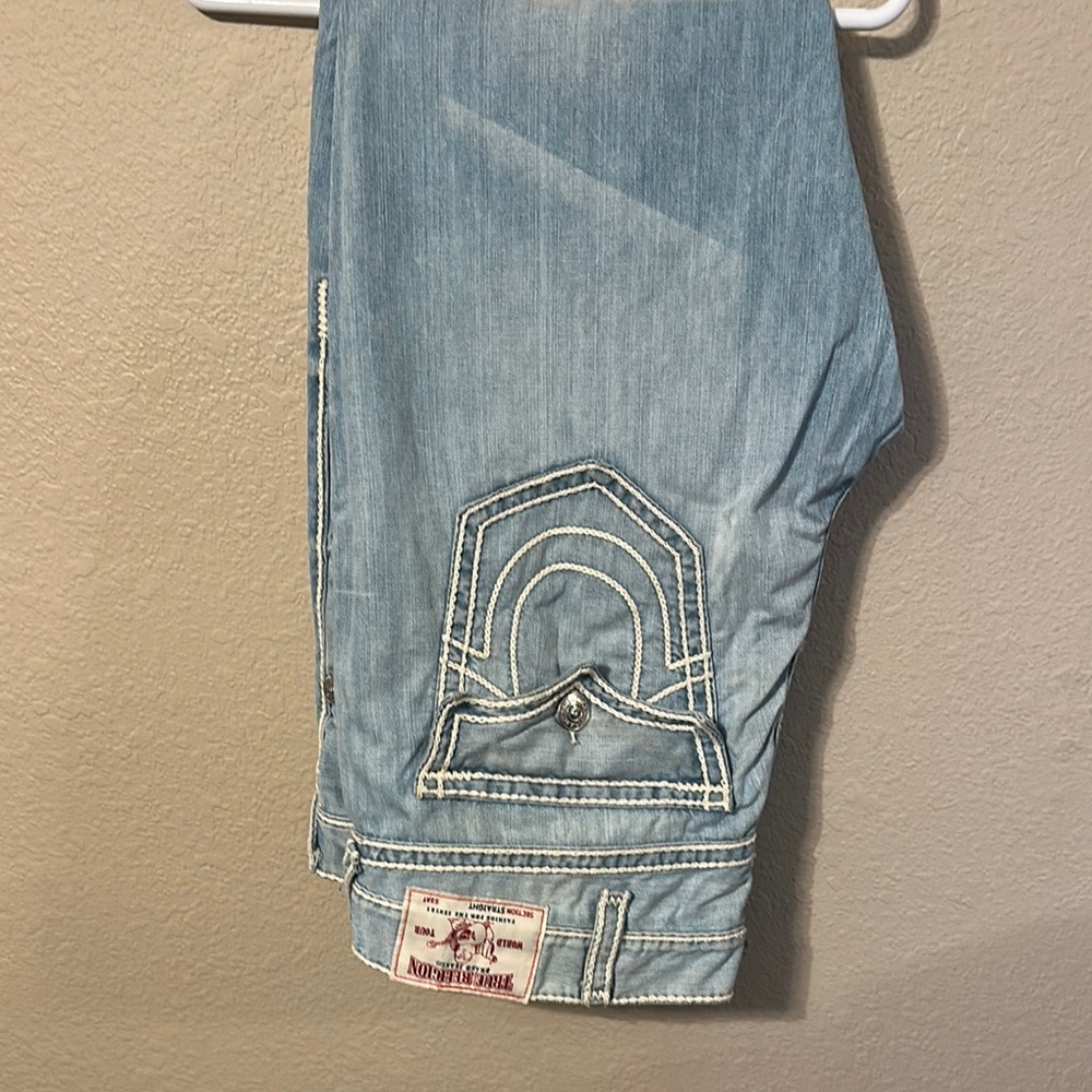 True Religion size 44 Light Blue Denim jeans with double white Stitching bootcut